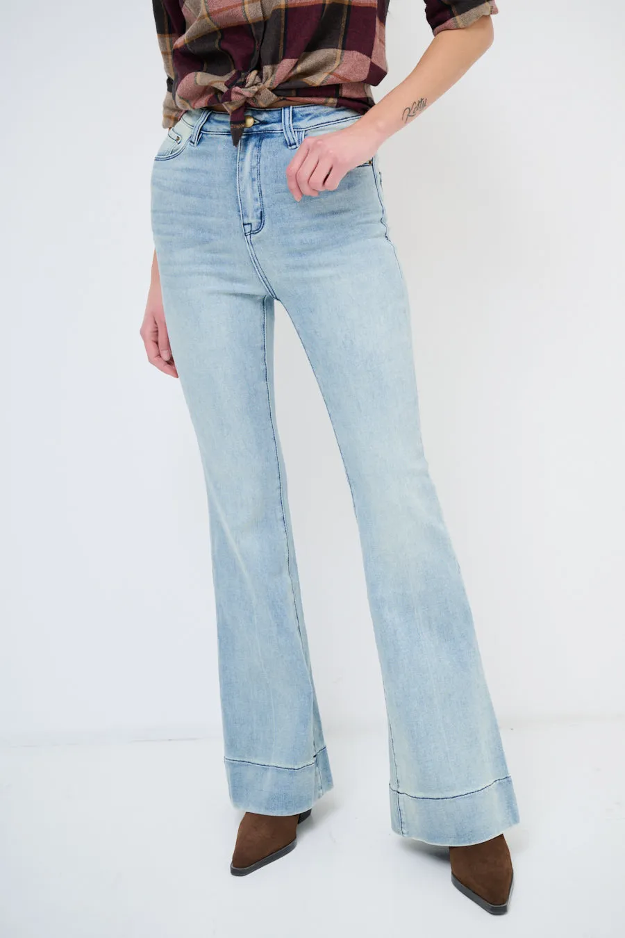 Light-wash flared denim jeans wholesale